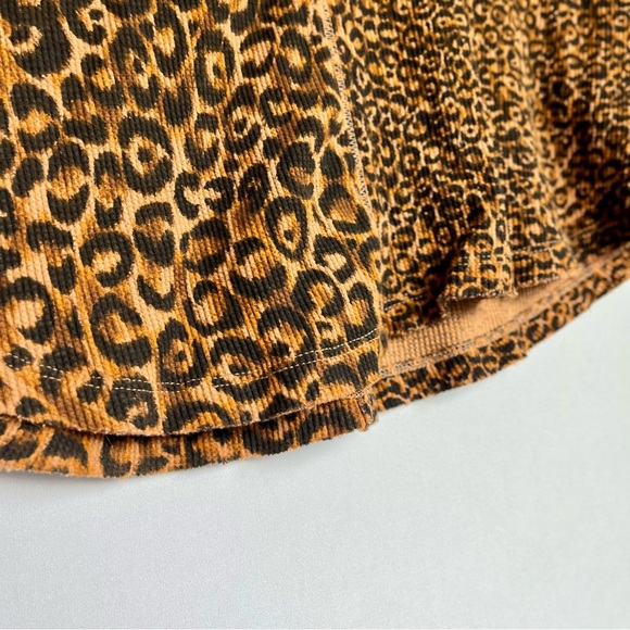 Pilcro Thermal Top Sz S Leopard Print Raw Seam Pullover LS Split Neck EUC - Picture 9 of 11
